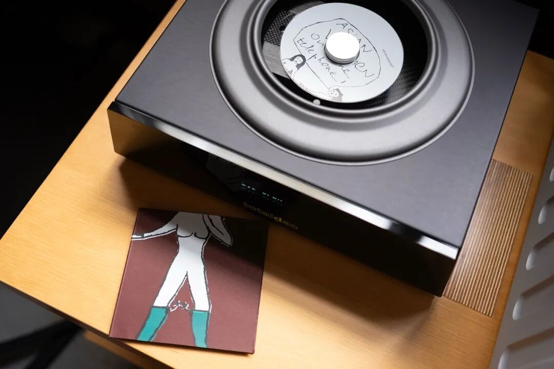 电脑主机在桌子上

AI 生成的内容可能不正确。